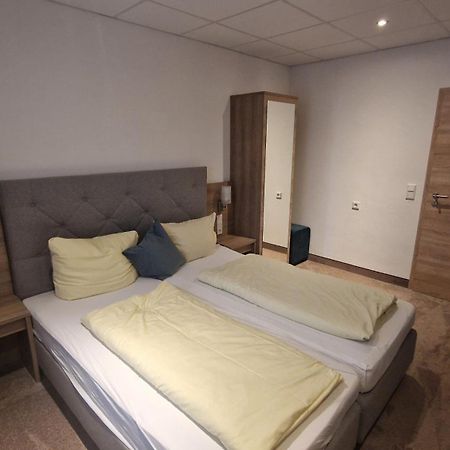 Schwarzer Adler - Hotel Garni Ipsheim Kültér fotó