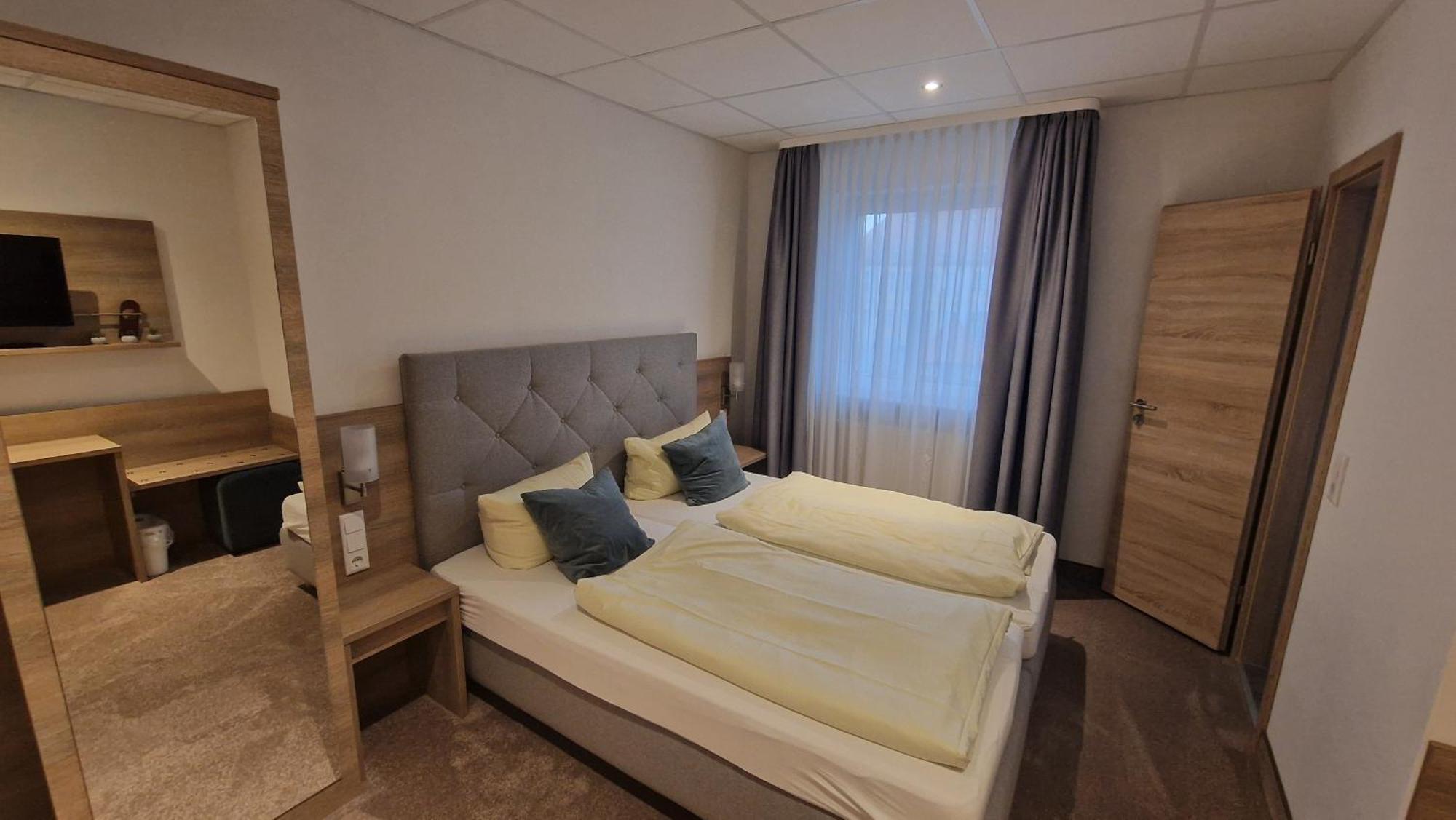 Schwarzer Adler - Hotel Garni Ipsheim Kültér fotó