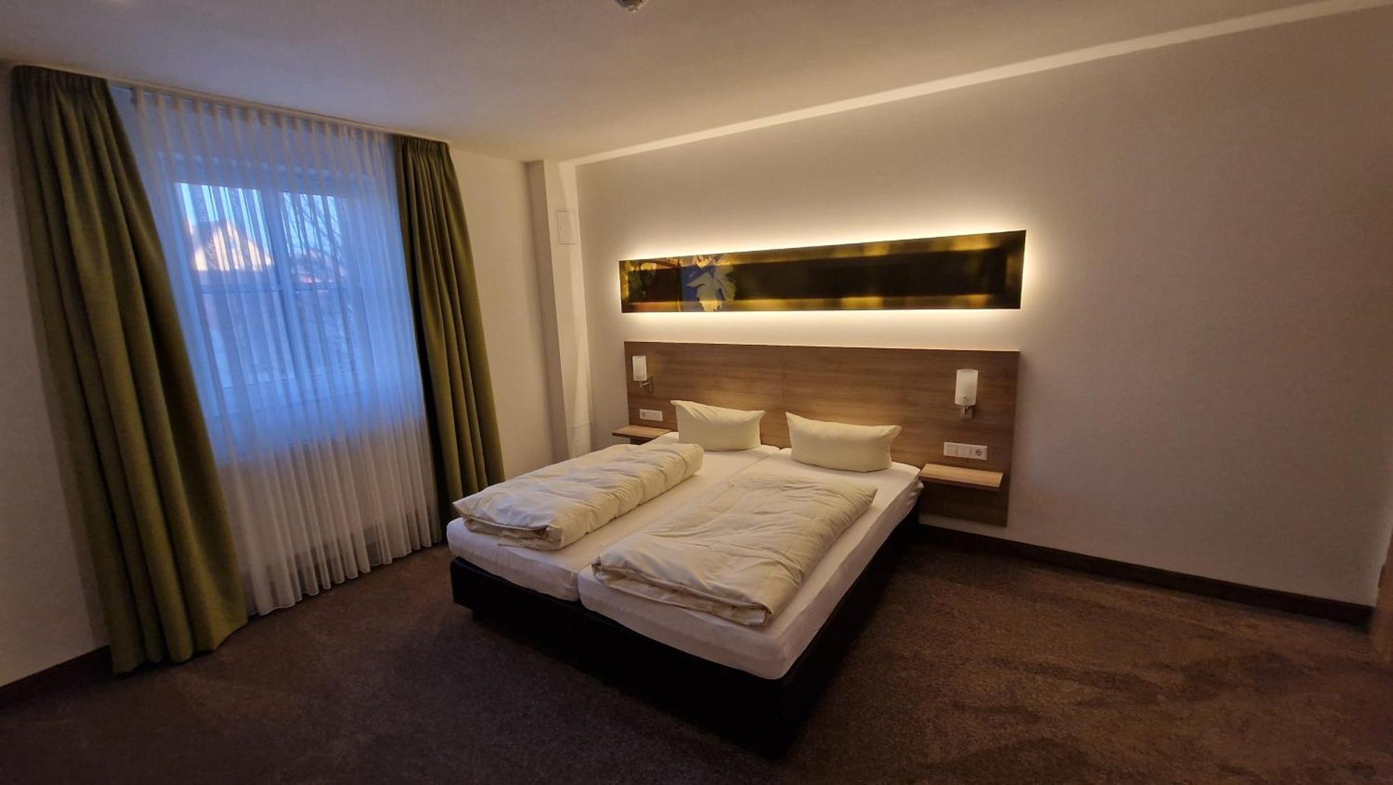 Schwarzer Adler - Hotel Garni Ipsheim Kültér fotó