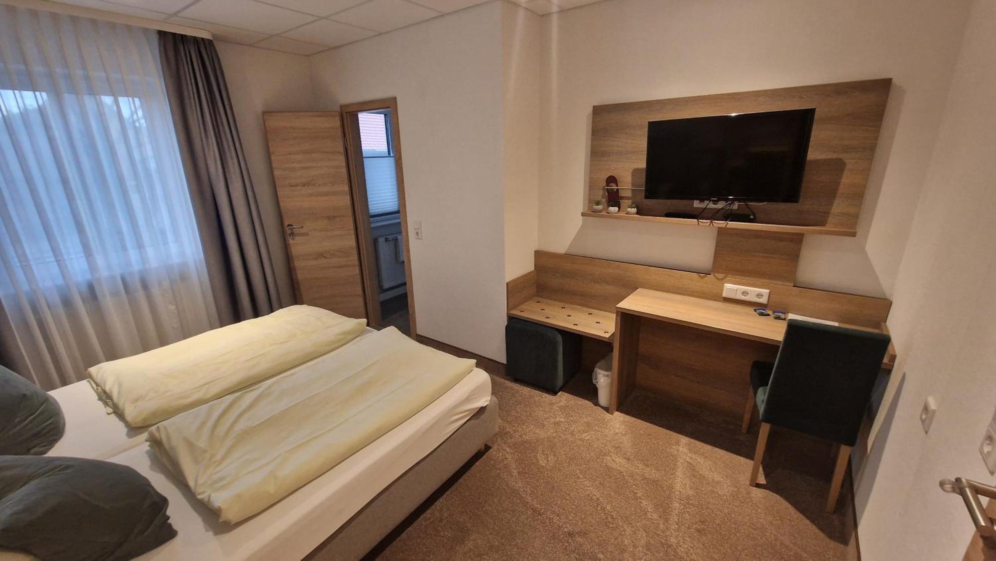 Schwarzer Adler - Hotel Garni Ipsheim Kültér fotó