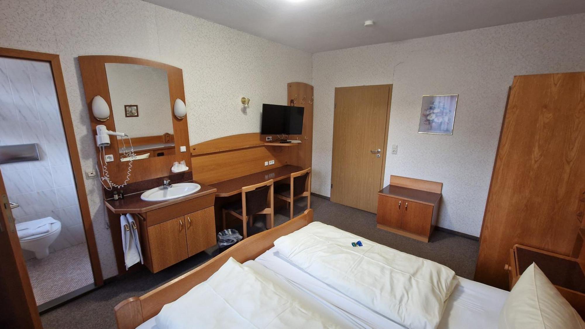 Schwarzer Adler - Hotel Garni Ipsheim Szoba fotó