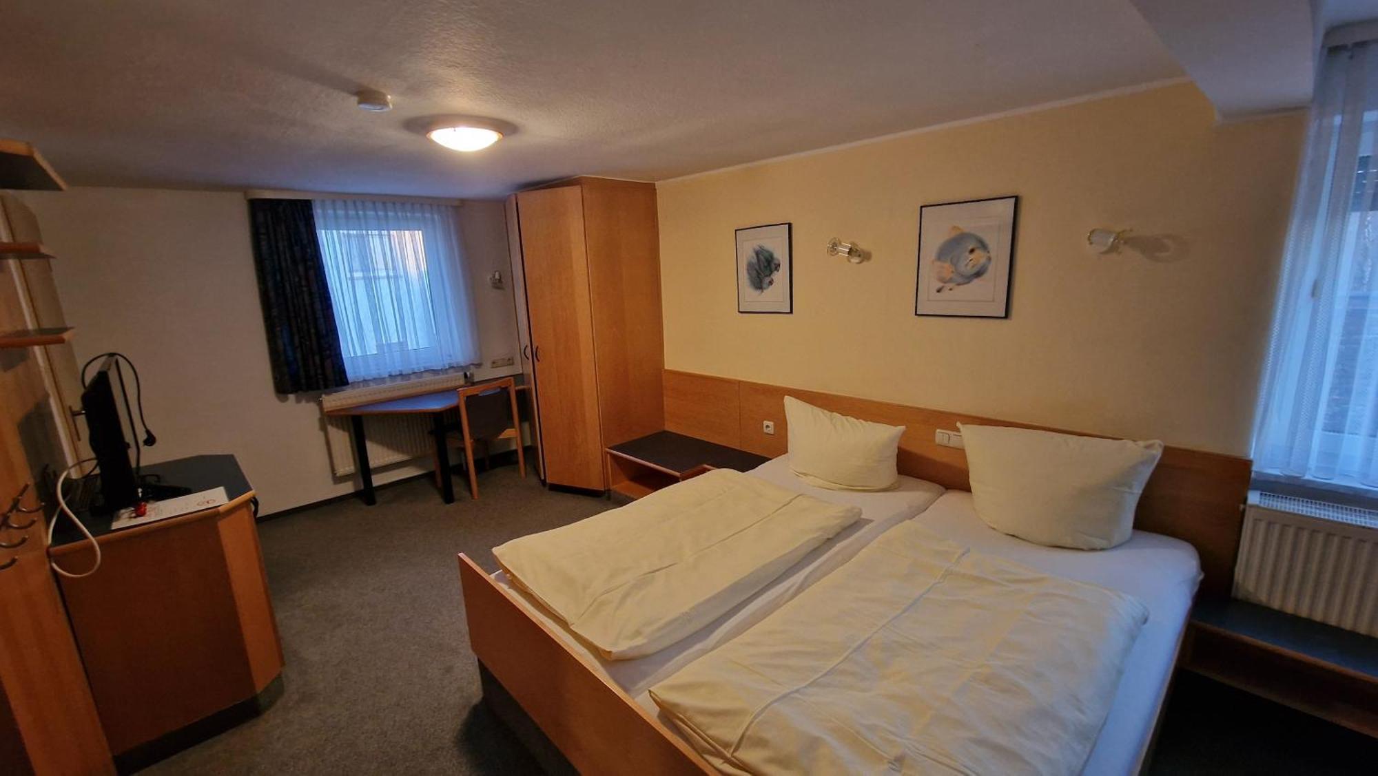 Schwarzer Adler - Hotel Garni Ipsheim Szoba fotó